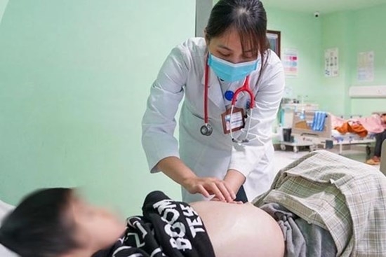 Nguy kịch vì dùng thuốc nam chữa ung thư, thận hư