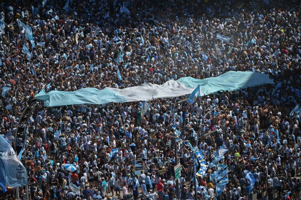 Chùm ảnh: Hàng vạn CĐV Argentina tại Buenos Aires xuống đường mừng chức vô địch World Cup-5