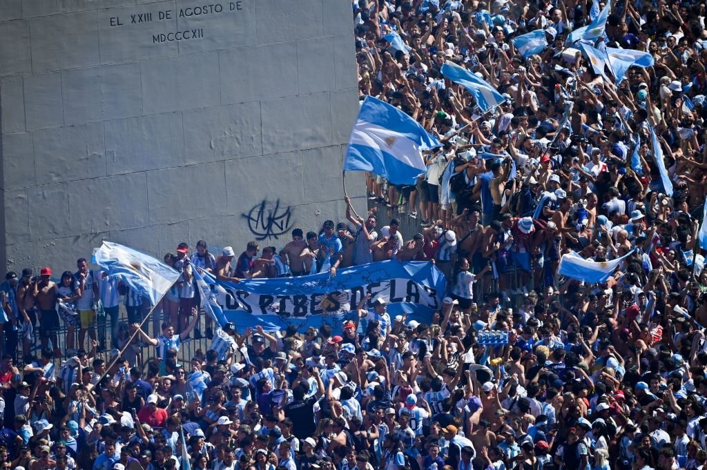 Chùm ảnh: Hàng vạn CĐV Argentina tại Buenos Aires xuống đường mừng chức vô địch World Cup-6