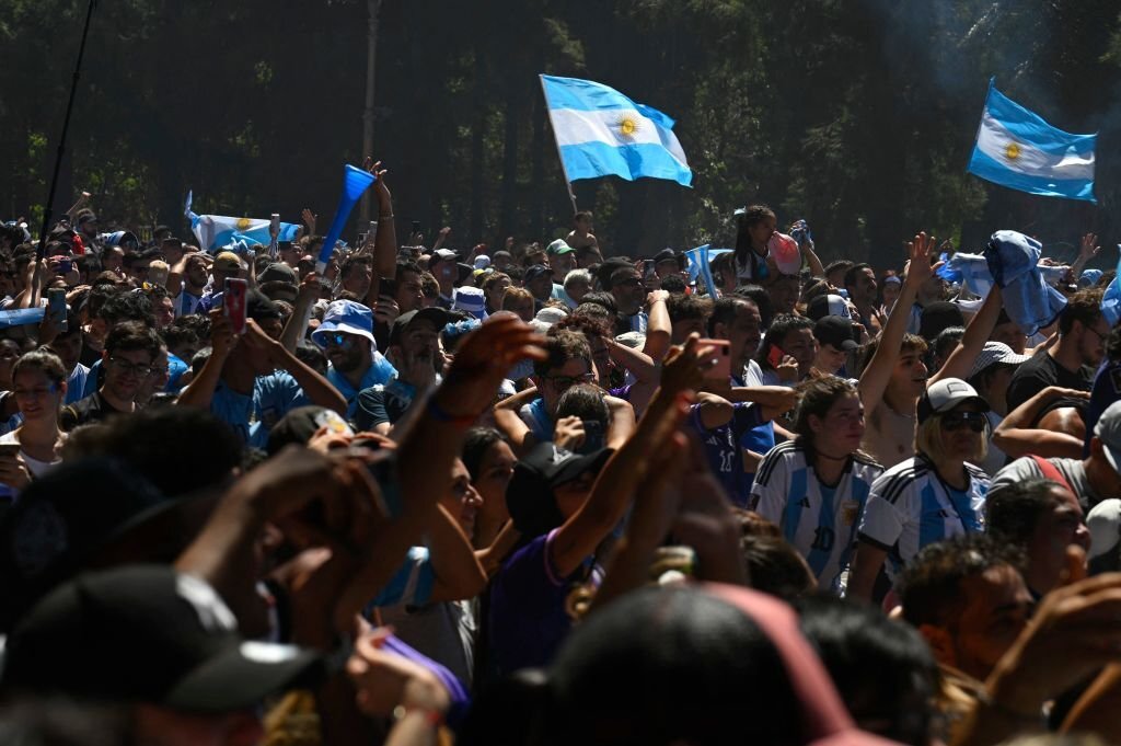 Chùm ảnh: Hàng vạn CĐV Argentina tại Buenos Aires xuống đường mừng chức vô địch World Cup-7
