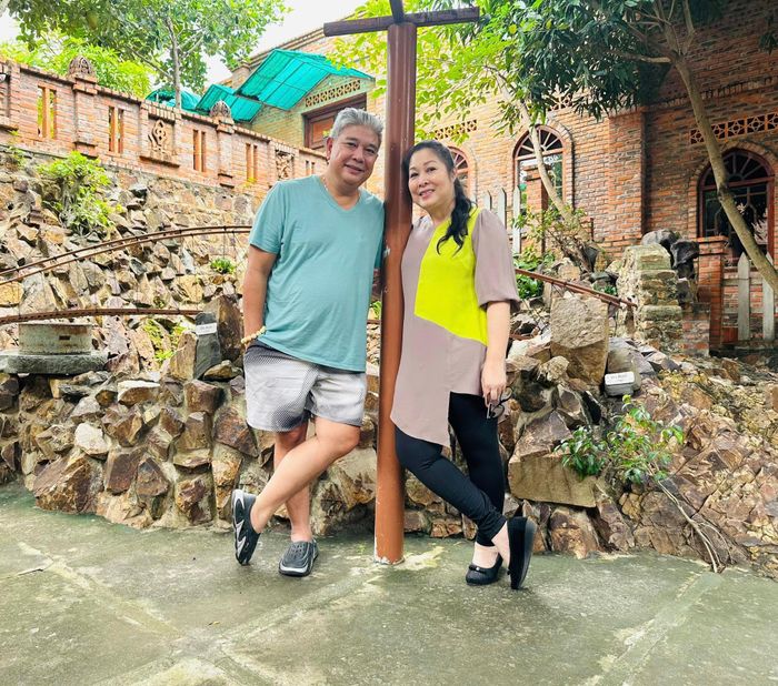 Hôn nhân mặn nồng của NSND Hồng Vân và ông xã Lê Tuấn Anh-2