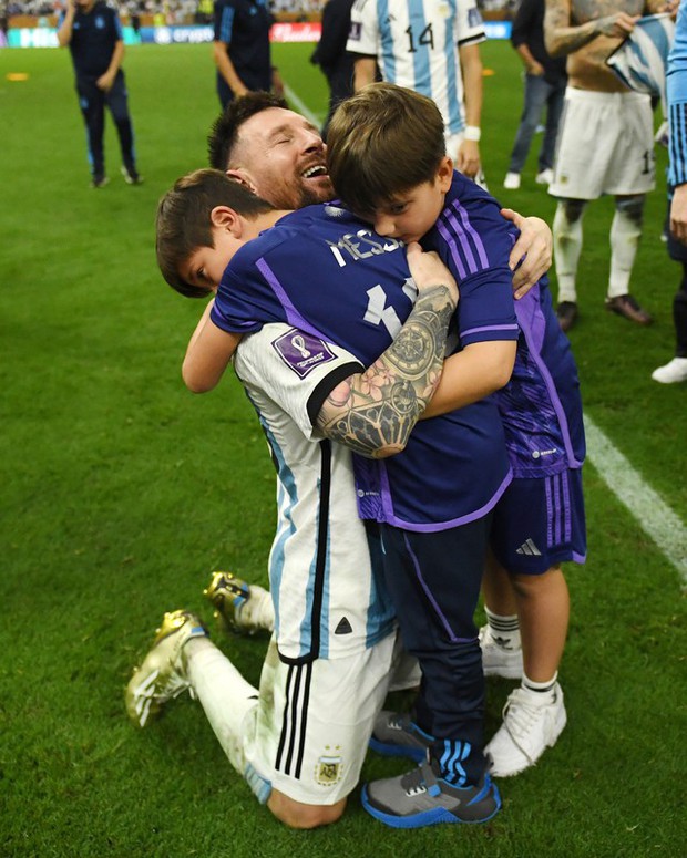 Cậu ấm nhà Messi ngất xỉu trên khán đài-6