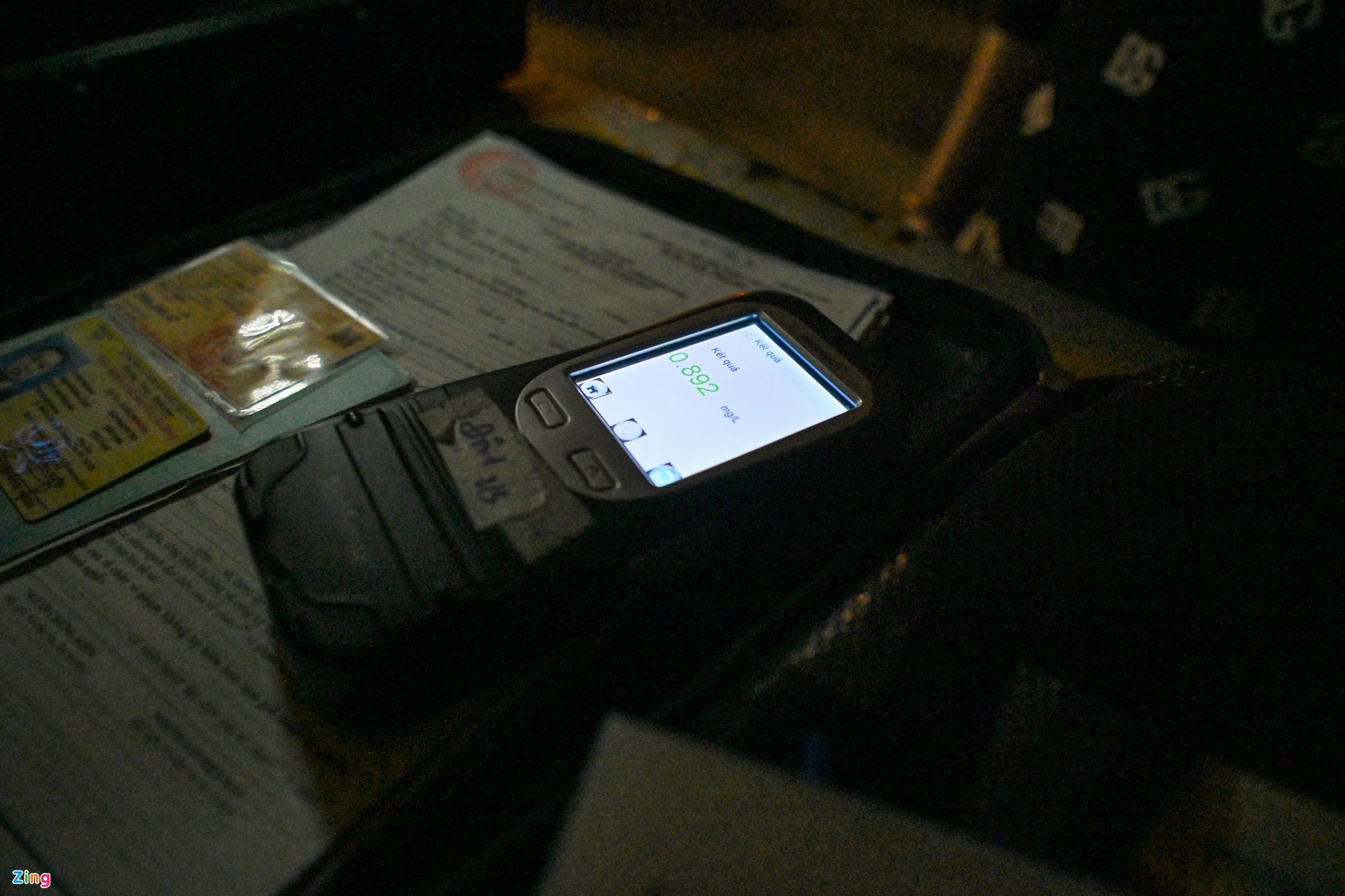 Vi phạm nồng độ cồn, tài xế Mercedes lao vào xô đẩy cảnh sát-11