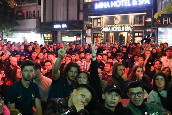 Sao Việt khóc, mãn nguyện khi Messi nâng cúp vô địch World Cup 2022-7