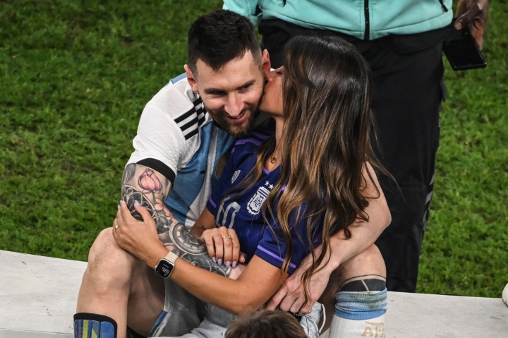 Chiều vợ như Messi: Vô địch thế giới vẫn phải ưu tiên phục vụ nóc nhà khoe cúp-1