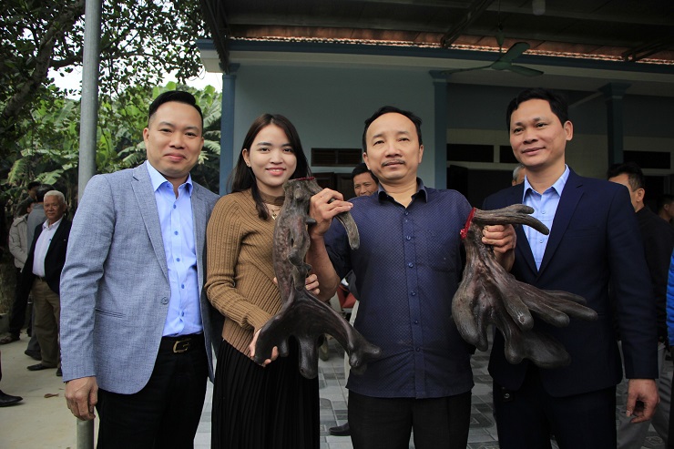 Cận cảnh cặp nhung nai khủng” nhất Việt Nam được bán với giá hàng trăm triệu đồng-8