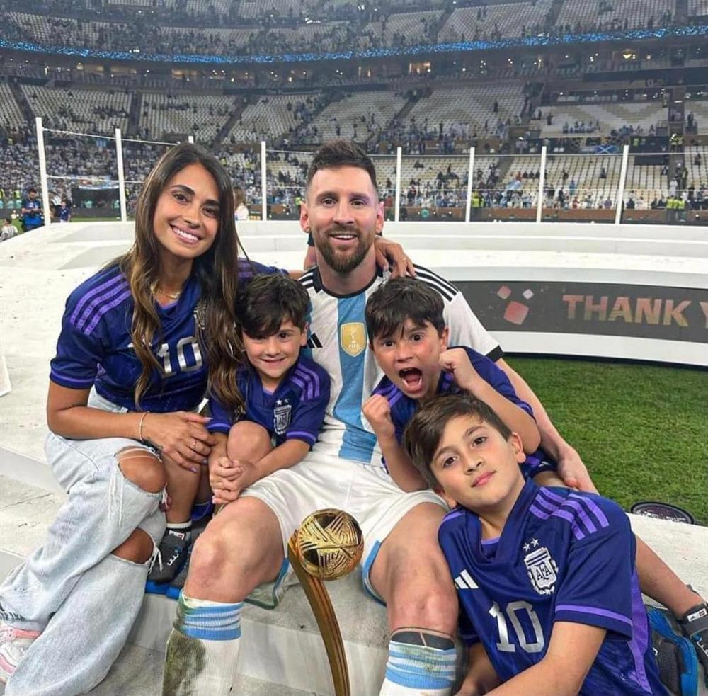 Phan Anh chấp nhận mặc váy khi Argentina vô địch World Cup-1