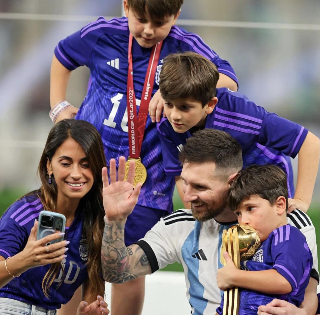 Messi và Fernando Torres: 2 nhà vô địch World Cup chung cách chọn vợ-7