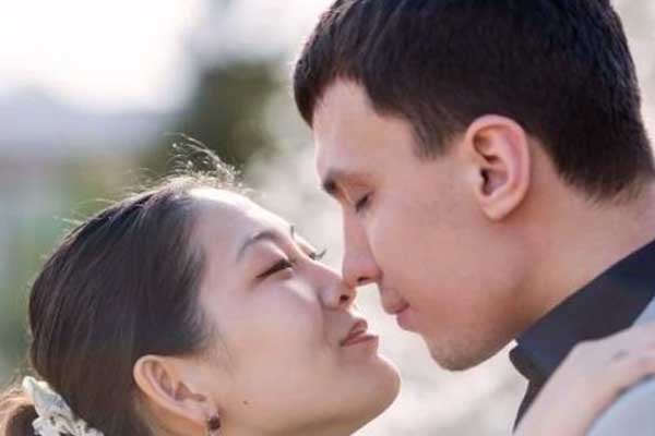 Phó phòng kinh doanh bất động sản chết lặng khi đọc nội dung những tin nhắn giữa vợ và tình cũ-1
