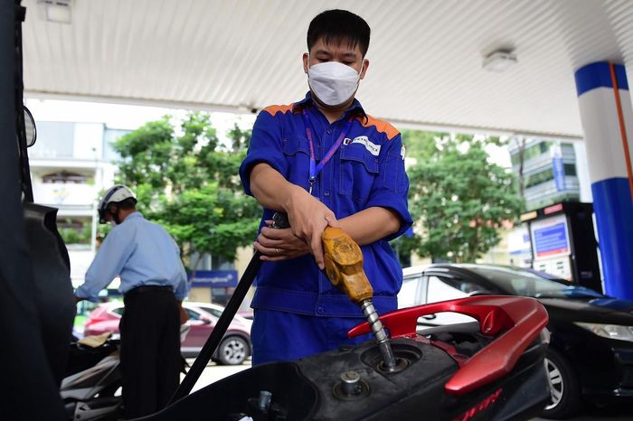 Chính phủ thông qua đề xuất giảm sàn thuế bảo vệ môi trường với xăng dầu-1