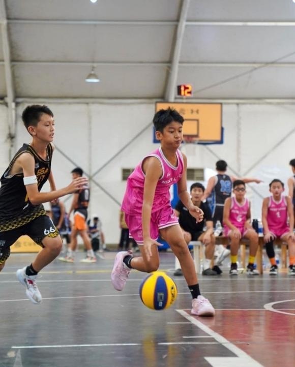 Con trai Lệ Quyên kết thân một môn thể thao tăng chiều cao rất tốt, cha mẹ nên khuyến khích con chơi-2