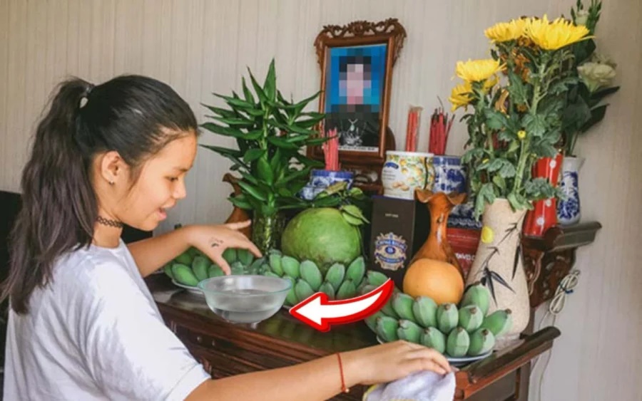Bao sái bàn thờ cứ dùng nước lã là sai: Hòa thứ này vào để giải uế, cả năm tha hồ hưởng phúc-1