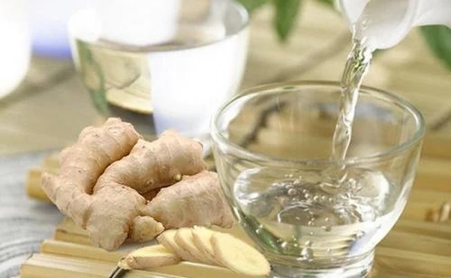 Bao sái bàn thờ cứ dùng nước lã là sai: Hòa thứ này vào để giải uế, cả năm tha hồ hưởng phúc-2