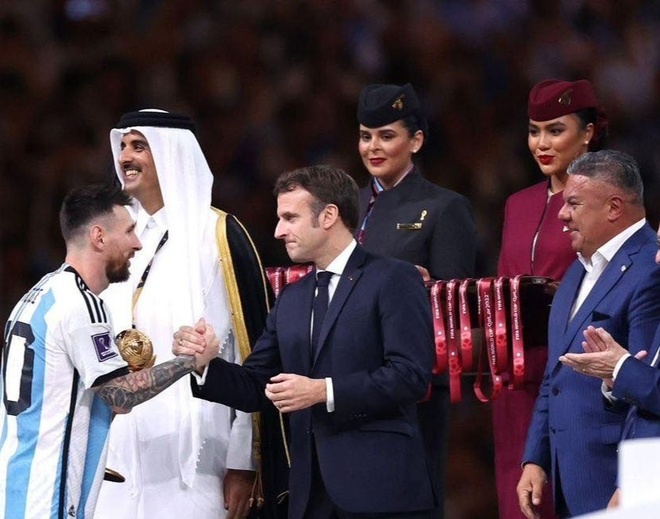 Nữ tiếp viên Việt Nam xuất hiện ở lễ trao giải World Cup-2