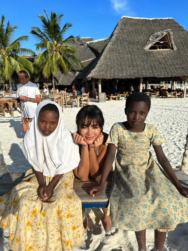 Nữ tiếp viên Việt Nam xuất hiện ở lễ trao giải World Cup-5