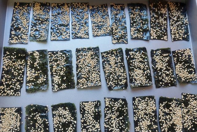 Ăn Tết vừa ngon vừa lành mạnh với rong biển tẩm vừng thơm giòn hấp dẫn-5