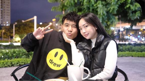 Hà Đức Chinh qua ảnh được bà xã đăng tải khiến fans không thể nhận ra-4