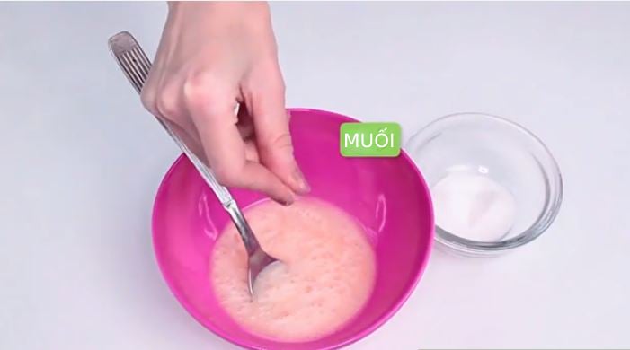 Trộn chút muối trắng với dầu gội: Lợi ích tuyệt vời, giải quyết vấn đề cả nam và nữ đều gặp-1