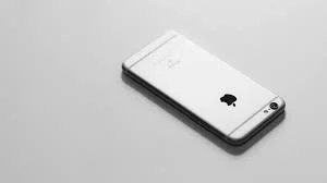 Đặt điện thoại xuống bàn đừng lật ngửa, hãy luôn nhớ úp màn hình xuống, đây là lý do ai cũng phải biết-3