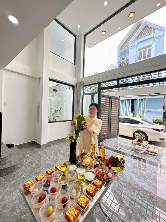 Nữ diễn viên từng cạo đầu đi tu vì bị bạn trai phản bội khoe nhà mới dịp cuối năm-2