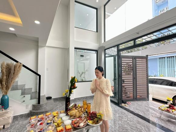 Nữ diễn viên từng cạo đầu đi tu vì bị bạn trai phản bội khoe nhà mới dịp cuối năm-4