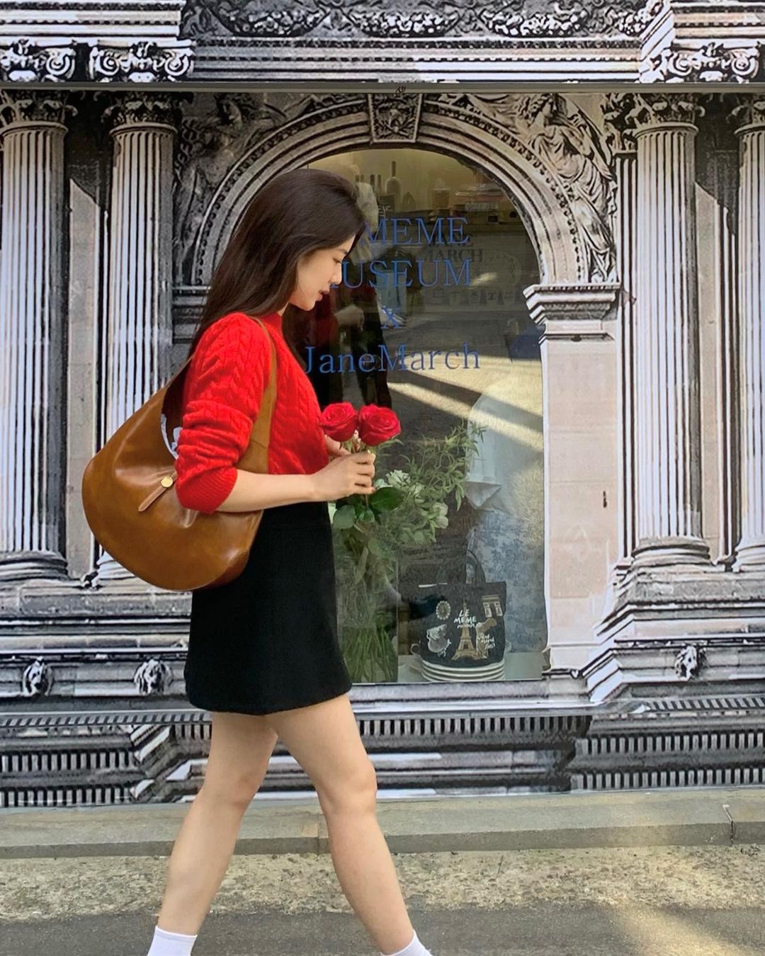 11 công thức diện áo len đỏ cho mùa lễ hội cuối năm-11