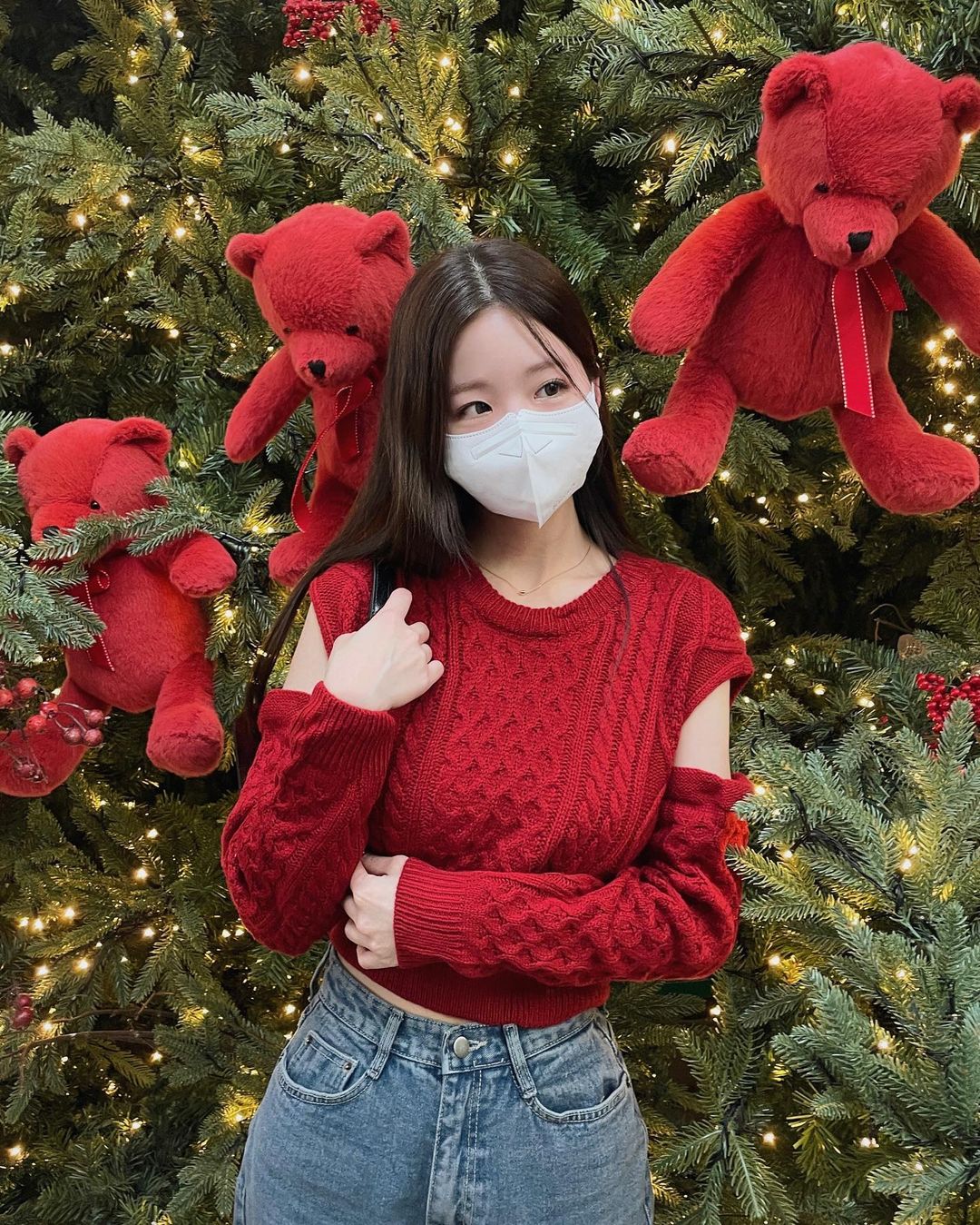 11 công thức diện áo len đỏ cho mùa lễ hội cuối năm-2