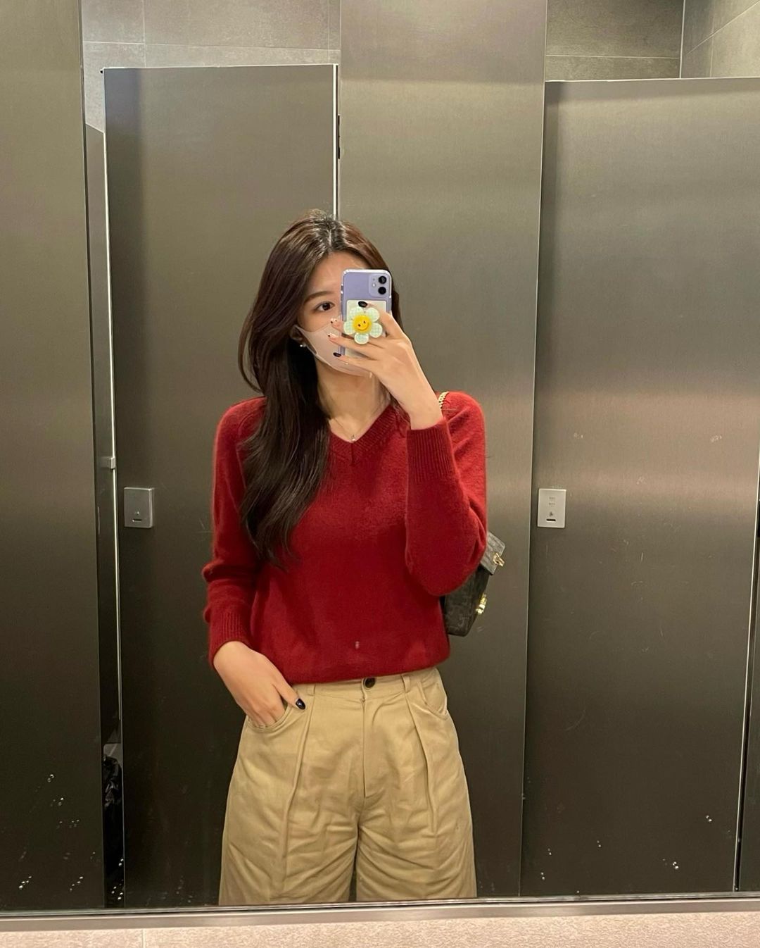 11 công thức diện áo len đỏ cho mùa lễ hội cuối năm-4