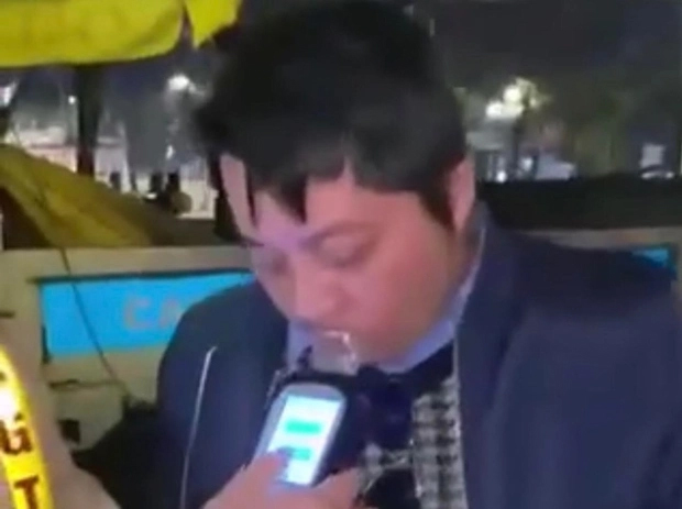 Tài xế ma men tự xưng cảnh sát cơ động, đe dọa tổ công tác-1