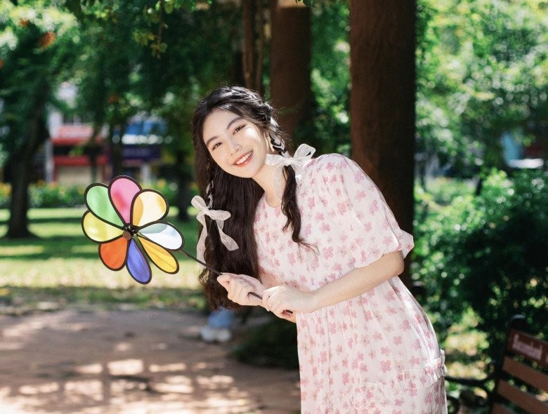 Con gái Quyền Linh mặc đầm dạ hội thướt tha, dân tình xuýt xoa Con gái nhờ đức cha, ngày đội vương miện Hoa hậu thêm gần”-6