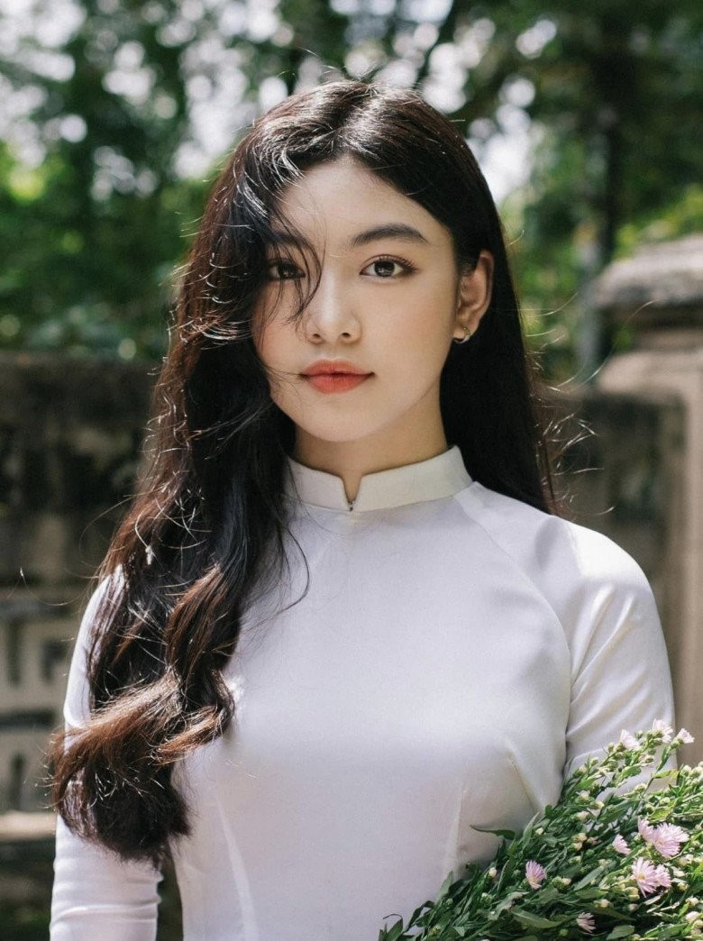 Con gái Quyền Linh mặc đầm dạ hội thướt tha, dân tình xuýt xoa Con gái nhờ đức cha, ngày đội vương miện Hoa hậu thêm gần”-8