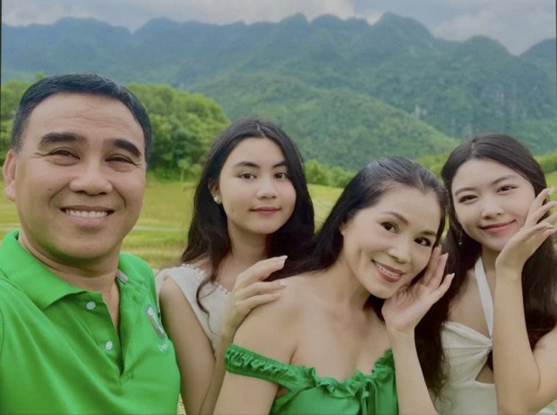 Con gái Quyền Linh mặc đầm dạ hội thướt tha, dân tình xuýt xoa Con gái nhờ đức cha, ngày đội vương miện Hoa hậu thêm gần”-10