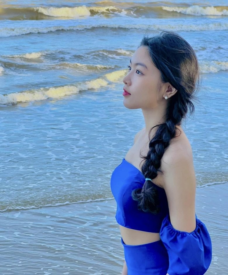 Con gái Quyền Linh mặc đầm dạ hội thướt tha, dân tình xuýt xoa Con gái nhờ đức cha, ngày đội vương miện Hoa hậu thêm gần”-12