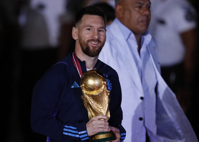 Biển người đón Messi cùng đồng đội trở về Argentina-14