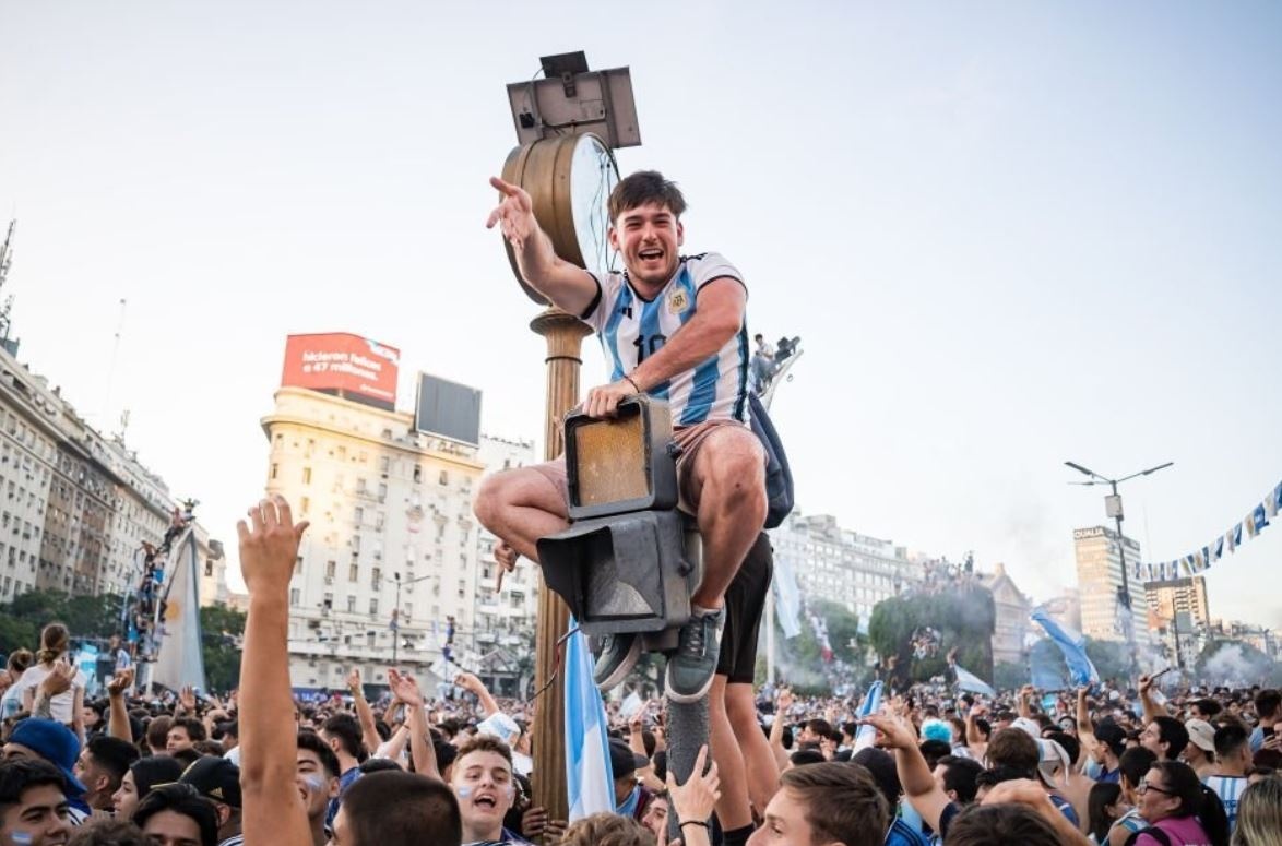 Biển người đón Messi cùng đồng đội trở về Argentina-27