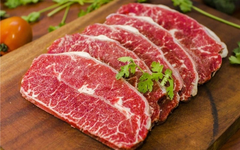 Thịt bò mua về đừng dại ướp cùng muối, cho thêm thứ này đảm bảo thịt mềm ngon, mọng nước-1