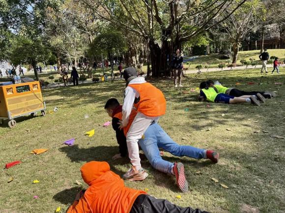 Con út khóc lóc vì không được đi dã ngoại cùng anh trai, MC Đan Lê có cách xử lý cực hay được nhiều bố mẹ đồng tình-3