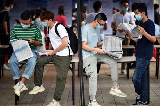 Cầm bằng thạc sĩ cũng khó xin việc ở Trung Quốc lúc này