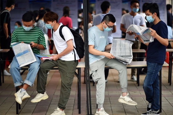 Cầm bằng thạc sĩ cũng khó xin việc ở Trung Quốc lúc này-1