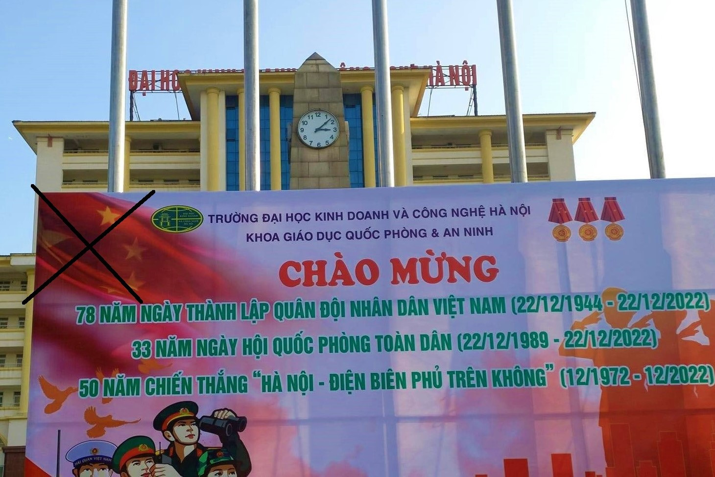 Khẩn trương báo cáo việc trường đại học treo áp phích in cờ Trung Quốc-1