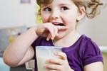 Trẻ mấy tháng ăn được váng sữa và những lưu ý nhất định mẹ phải nhớ khi bổ sung cho con-4