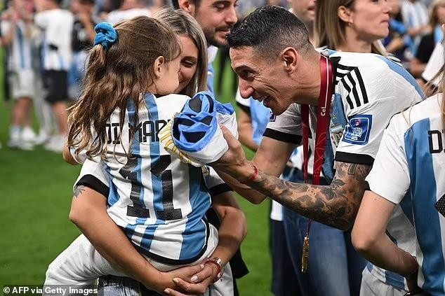 Dàn cầu thủ Argentina có tất cả: Cúp vô địch và hôn nhân đáng mơ ước-4