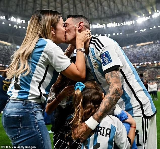 Dàn cầu thủ Argentina có tất cả: Cúp vô địch và hôn nhân đáng mơ ước-5