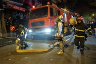 Hà Nội: Căn nhà 5 tầng kinh doanh vàng mã bốc cháy dữ dội trong đêm