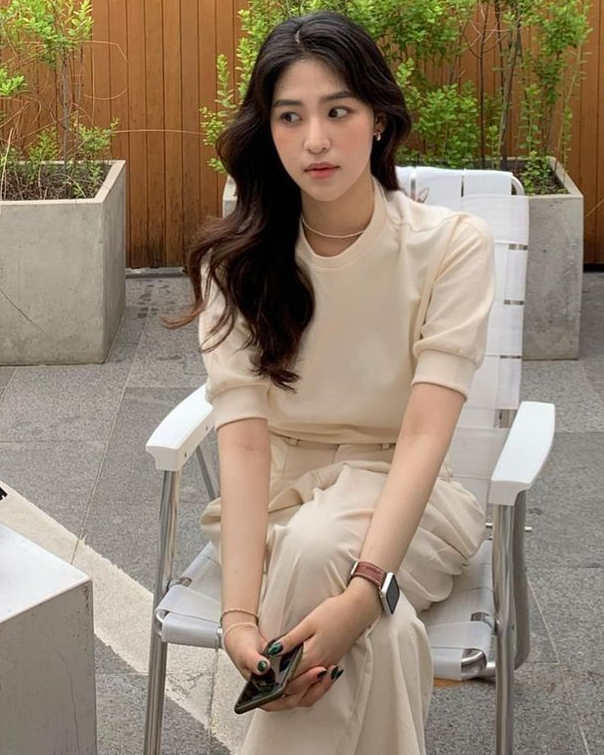 Có 4 kiểu tóc xoăn diện Tết giúp mặt thon gọn chẳng cần đến dao kéo-1