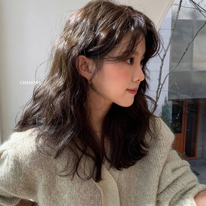 Có 4 kiểu tóc xoăn diện Tết giúp mặt thon gọn chẳng cần đến dao kéo-5