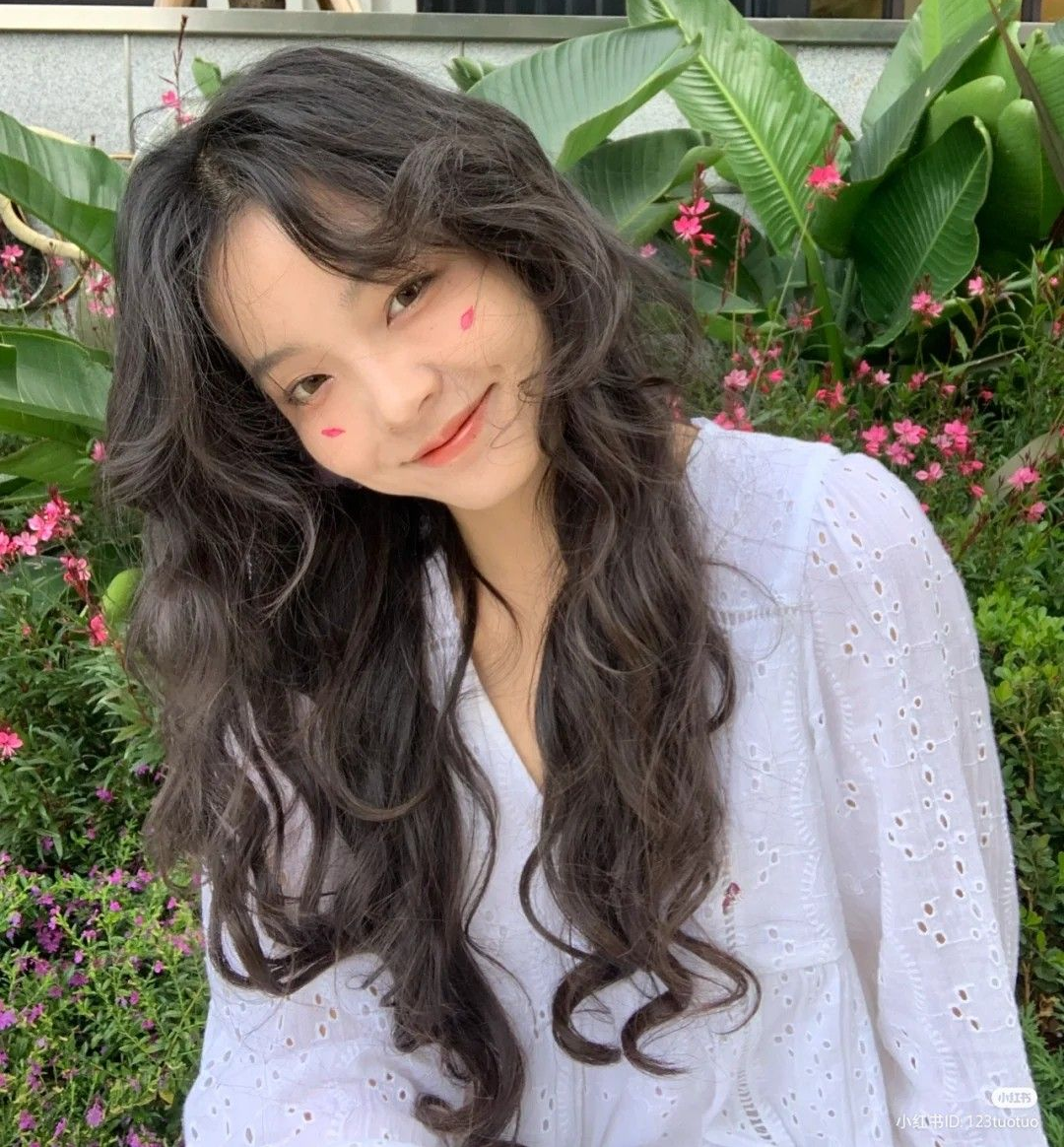 Có 4 kiểu tóc xoăn diện Tết giúp mặt thon gọn chẳng cần đến dao kéo-6