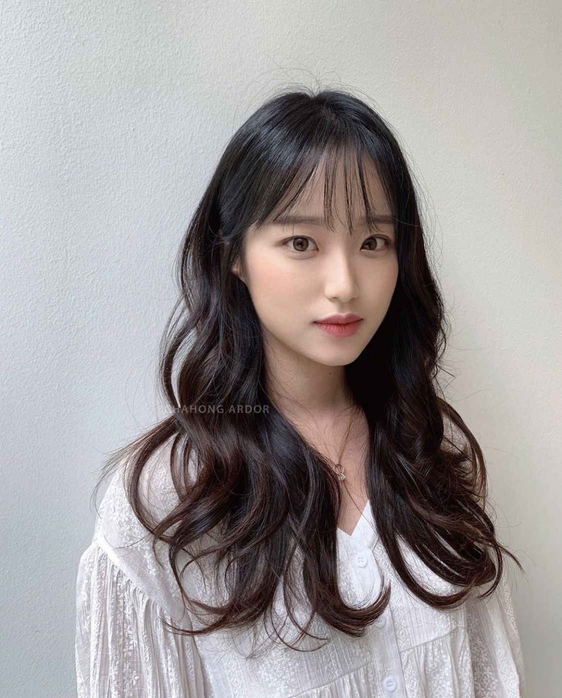 Có 4 kiểu tóc xoăn diện Tết giúp mặt thon gọn chẳng cần đến dao kéo-11