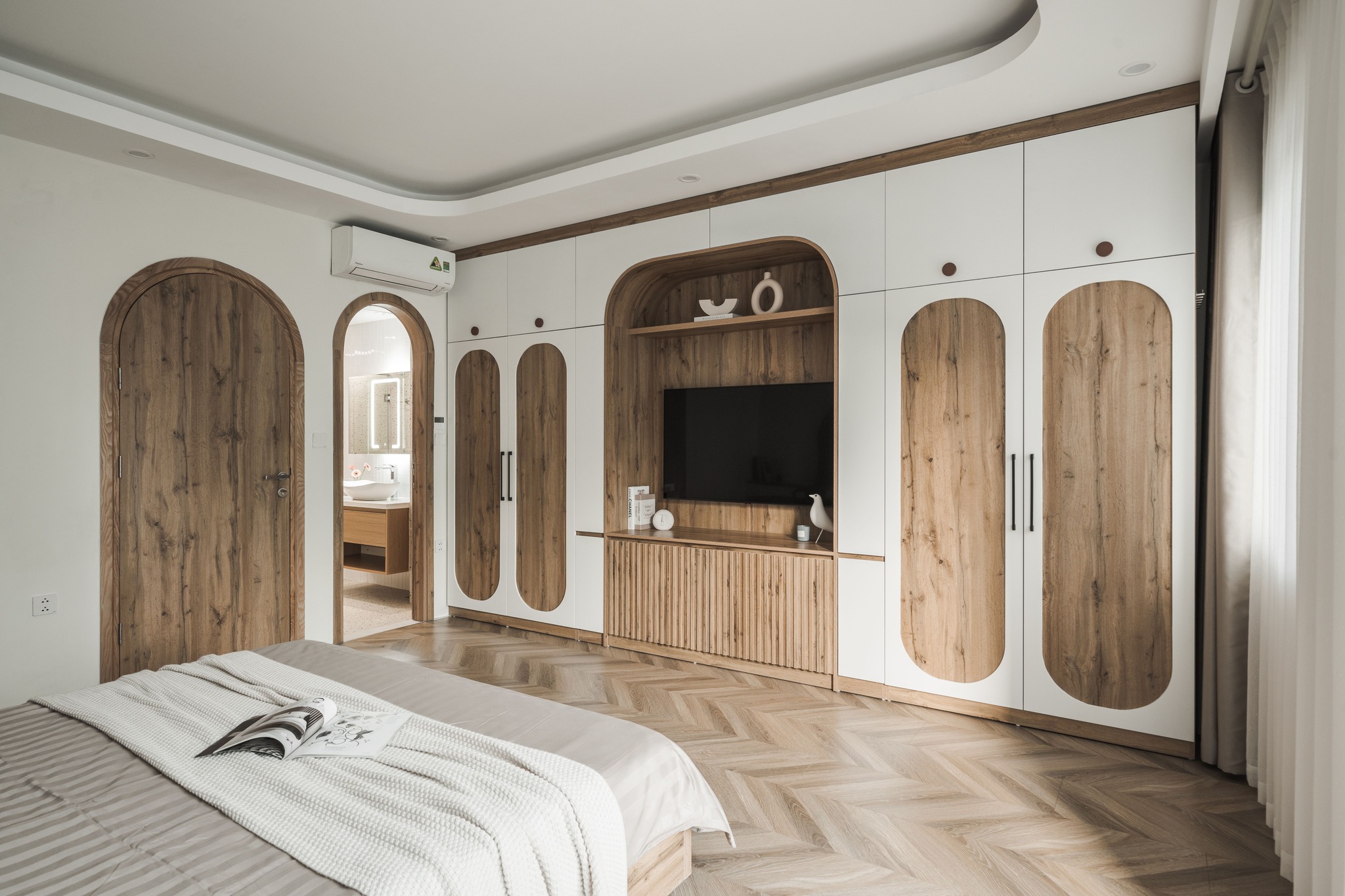 Sau 8 năm sống trên chung cư, cặp vợ chồng quyết tâm tiếp đất với căn hộ đẹp xuất sắc, tinh tế và ấm áp-12