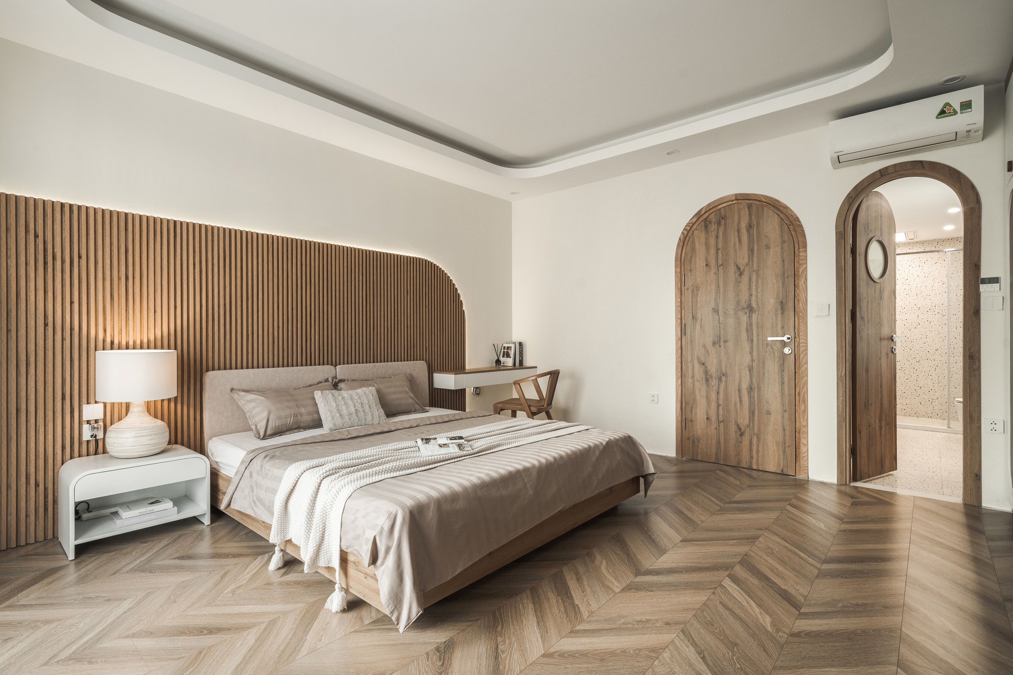 Sau 8 năm sống trên chung cư, cặp vợ chồng quyết tâm tiếp đất với căn hộ đẹp xuất sắc, tinh tế và ấm áp-16